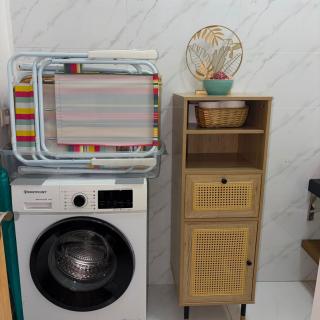 Newly Renovated Studio Apartment with Rooftop Pool, Few Steps to the Beach - 2