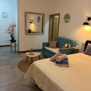 Newly Renovated Studio Apartment with Rooftop Pool, Few Steps to the Beach - 6