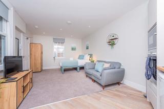 Studio 2, Second Floor Leisure and Business - 7