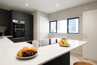 Sun Terrace - Town Centre - 2 Bedroom Apartment - 1