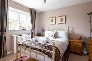 4 Bedroom Town House with Parking - 8