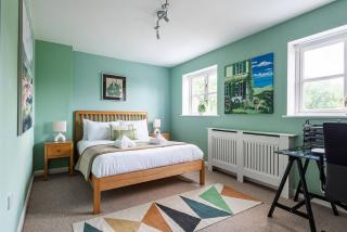 4 Bedroom Town House with Parking - 4