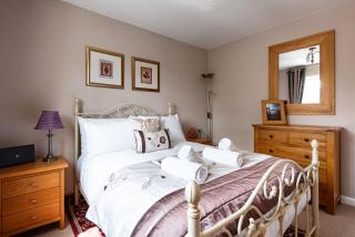 4 Bedroom Town House with Parking - 3