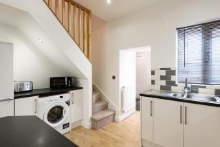 2 Bedroom Terrace Cottage, Parking and River Walks - 2
