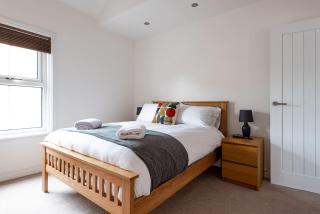 2 Bedroom Terrace Cottage, Parking and River Walks - 1