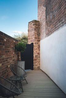 2 Bedroom Stylish Townhouse - Free Parking - 6