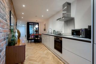 2 Bedroom Stylish Townhouse - Free Parking - 2