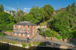 3 Bedroom House - Overlooking River - Town Centre - 2