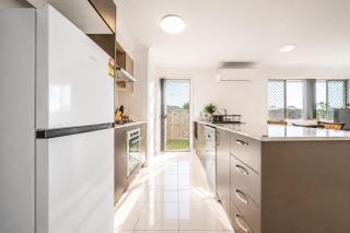 Spacious 4BR Family Home in Yarrabilba perfect for everyone - 4