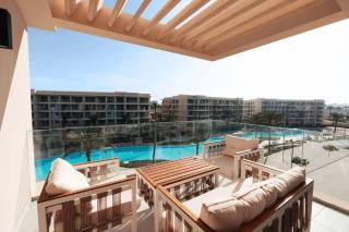Elegant Waterfront 1BR Marina Views - 0