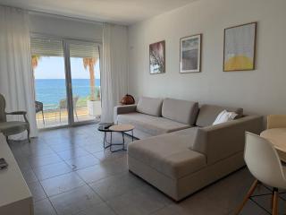 Loli Apartment Luxury white Residence - 8