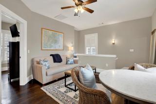 Southern Elegance Carriage House - 8