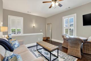 Southern Elegance Carriage House - 7