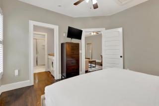 Southern Elegance Carriage House - 5