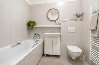 ALURE RESIDENCES 3 & 24h self check-in, parking in the garage in the apartment building included, new building, terrace, green location with a forest park with a lake, children's playground - 9