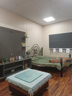 Perfect place with parking, king bed, sofa bed - 2
