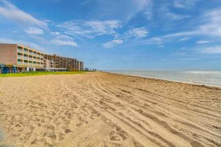 Beach View Balcony! Corpus Christi Condo w/ Pool - 9
