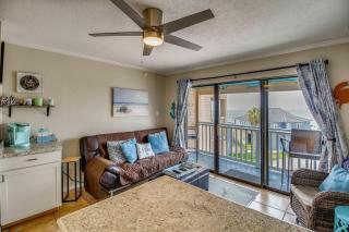 Beach View Balcony! Corpus Christi Condo w/ Pool - 8
