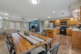 Family Oasis In Jonesboro! 4Bd, 2Ba house High Speed WiFi! - 8