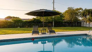 Near Hard Rock Stadium - Pool Fenced Yard - 2