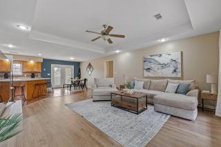 Family Oasis In Jonesboro! 4Bd, 2Ba house High Speed WiFi! - 1