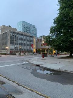 UOttawa Private Room Not Entire Apt Steps Rideau Center And ByWard Market - 2