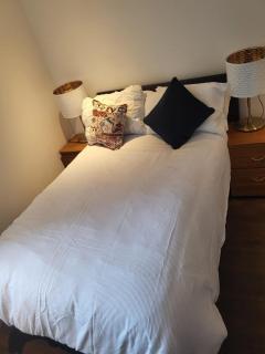 Cozy London Apartment with 2 Bedrooms - 2