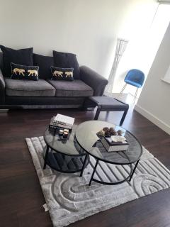 Cozy London Apartment with 2 Bedrooms - 1