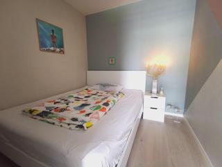 Modern and ocean view flat in city - 9