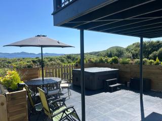 Westcove view three bedroom luxury house with hot tub - 5
