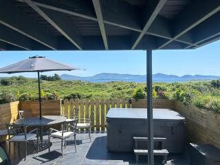 Westcove view three bedroom luxury house with hot tub - 4