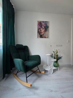 Aura-City-Apartment-Colorful & Central Stay - 5