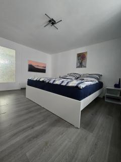 Aura-City-Apartment-Colorful & Central Stay - 4