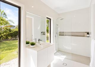 4BR Waterfront Holiday Home - Spacious Nature & Serenity in Briggera Waters - 1