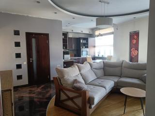 Elegant City Center Duplex with French Balkony - 1