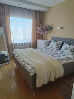 Elegant City Center Duplex with French Balkony - 9