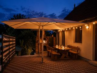 Coco & Simi Lake House - 4