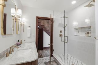 Vine Street Retreat - Luxury Rental - 8