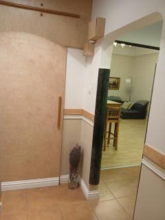 EXCLUSIVE USE 80m2 2BR 1 Living 4 Guests City Center Quiet Courtyard Koszyki Apartments - 3