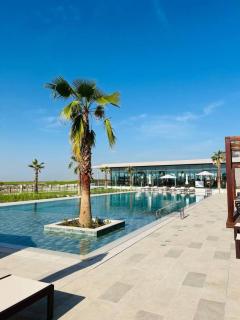 The Albatross Edit- Upgraded Yas F1 - 1 bedroom - 4