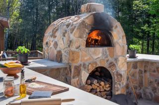 Stagecoach Saloon Riverside cabin with stone pizza oven - 6