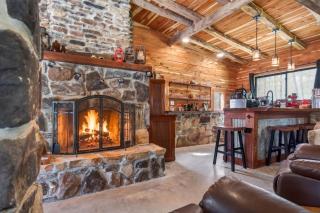 Stagecoach Saloon Riverside cabin with stone pizza oven - 5