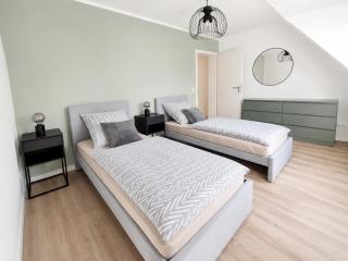 Bis 4 Pers. 0,3 km zur City von Wuppertal – neuwertige Wohnung - 0