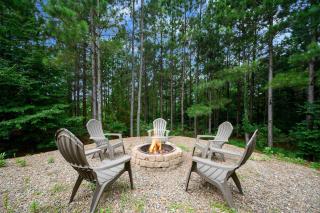 Timber & Together - Hot Tub Arcade & Firepit - 8