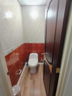 Amplia habitación con oficina - 6