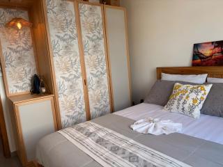 SunNie Stays at Pearl Heights-Steps from the Sea - 4