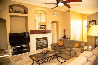 Delightful cozy home w breathtaking mtn views - 6