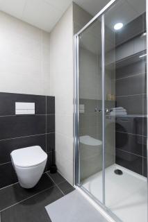 Onsite Free Parking Spot, 1GB speed WiFi, AC - 2
