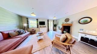 Baybreak - Part of the The Bay Filey Holiday Village with pool, gym and direct beach access, pub, restaurant, tennis and meadows walks - 4