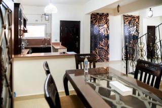 575 · 4BR Townhouse 3 Bath TV Backyard - 6